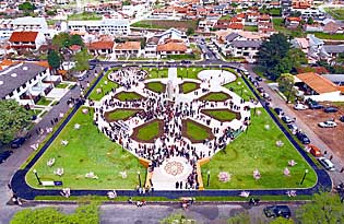 Busto do presidente Makiguti é inaugurado em Curitiba