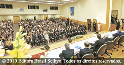 “Maior pacifista do mapa mundi” recebe 303o título acadêmico, de Guarulhos