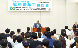 “Viva a união dos povos! Viva a paz mundial!”